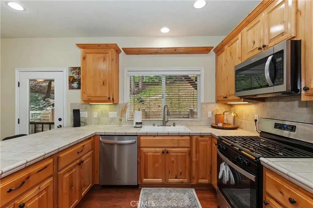 28589 Shenandoah Drive, Lake Arrowhead, California 92352 home-pic-8