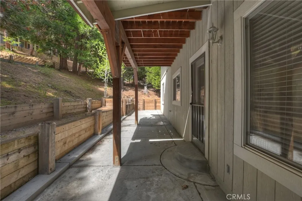 28589 Shenandoah Drive, Lake Arrowhead, California 92352 home-pic-32