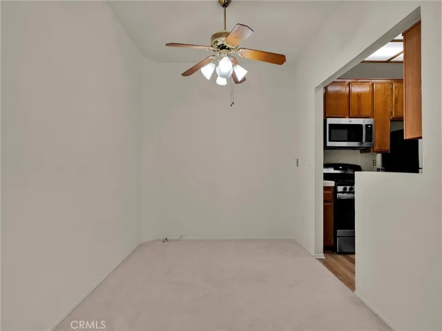 .Dining space with an open view into the kitchen, perfect for every day, living and entertaining