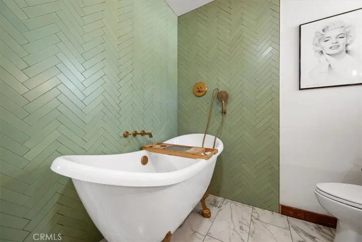 Guest Bathroom soaking tub