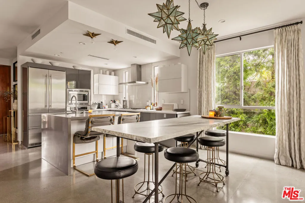 8512 Hargis Street, Los Angeles, California 90034 home-pic-5