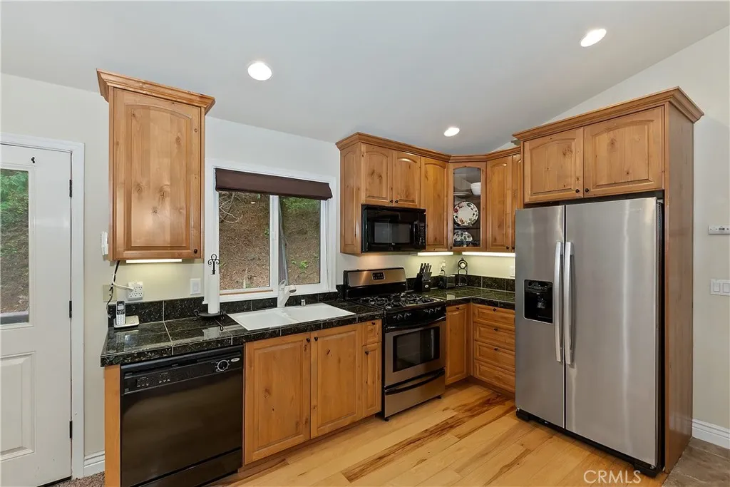 23776 Lakeview Drive, Crestline, California 92325 home-pic-20