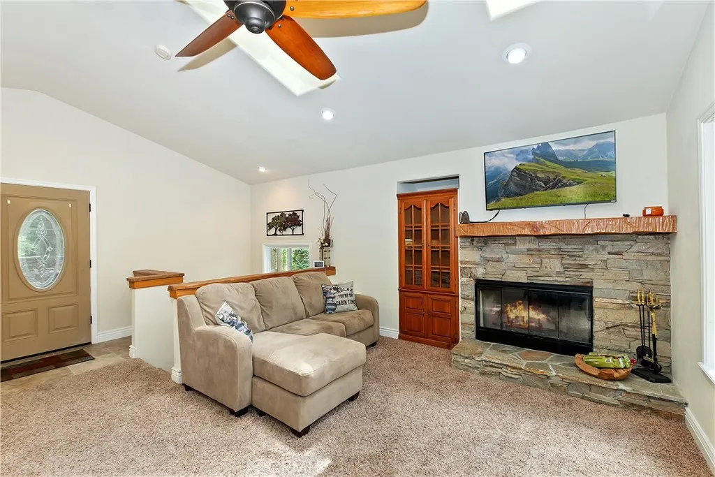 23776 Lakeview Drive, Crestline, California 92325 home-pic-17