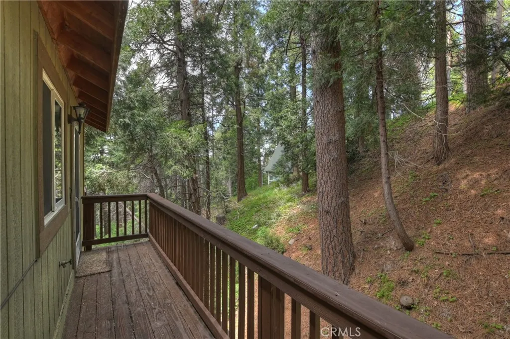 23776 Lakeview Drive, Crestline, California 92325 home-pic-36