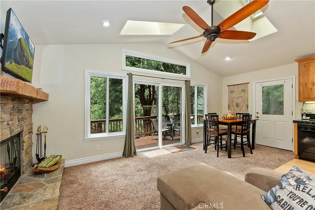 23776 Lakeview Drive, Crestline, California 92325 home-pic-2
