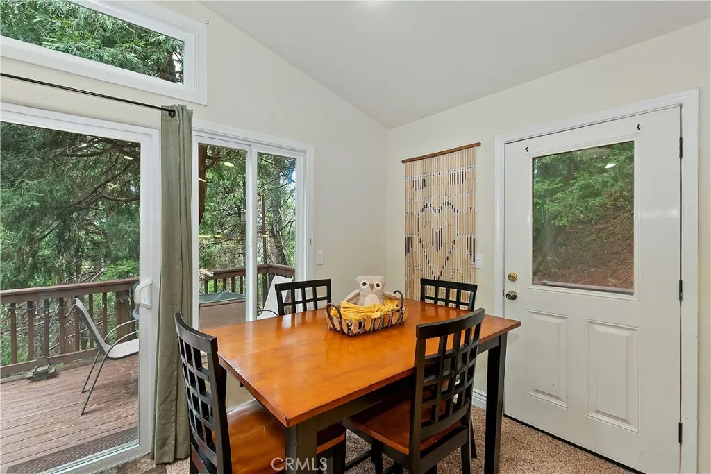 23776 Lakeview Drive, Crestline, California 92325 home-pic-6