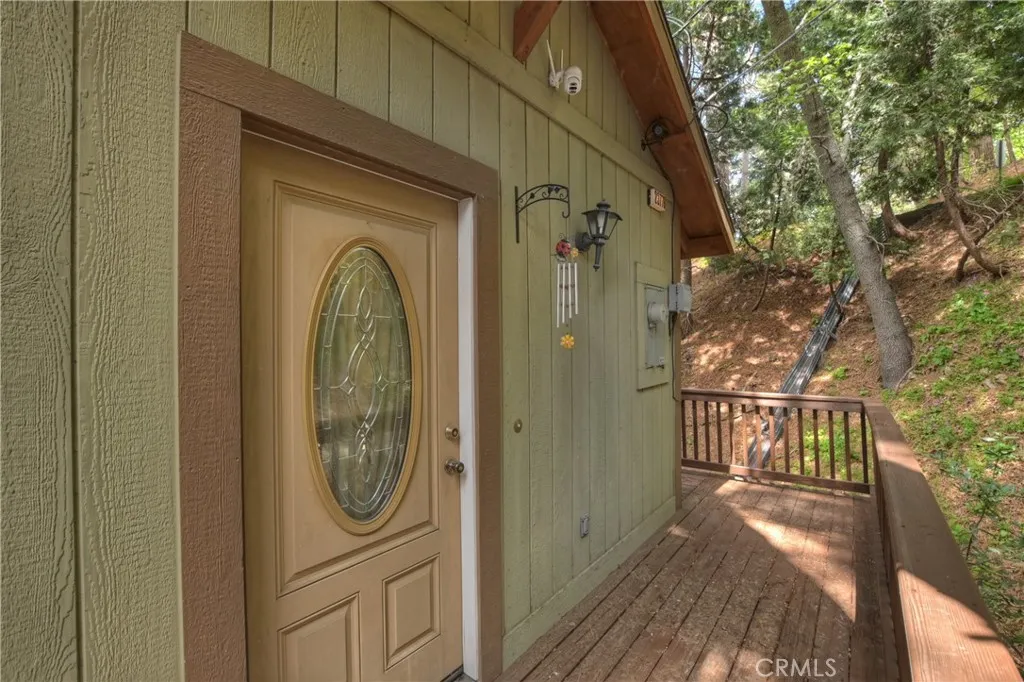23776 Lakeview Drive, Crestline, California 92325 home-pic-12