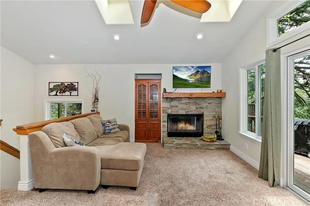 23776 Lakeview Drive, Crestline, California 92325 home-pic-10