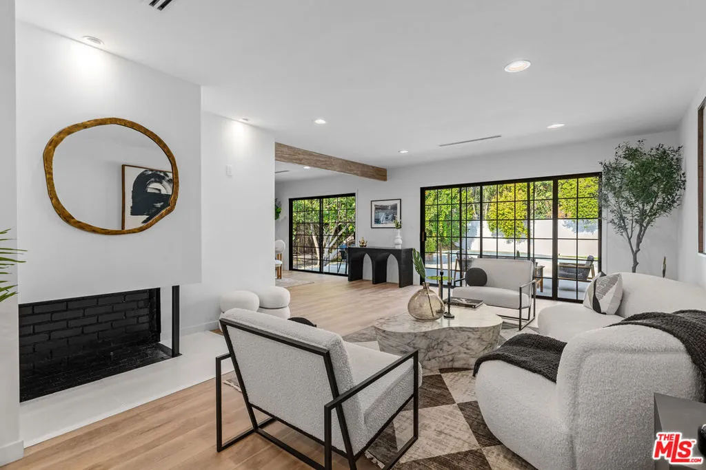 16517 Hartsook Street, Encino, California 91436 home-pic-0