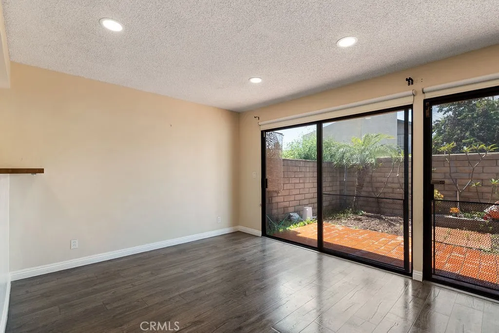 1432 E Foothill Boulevard 15, Glendora, California 91741 home-pic-2