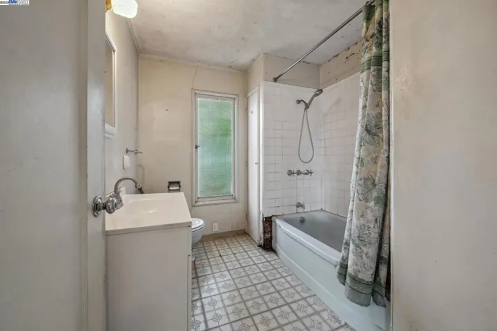 5915 Rincon Drive, Oakland, California 94611