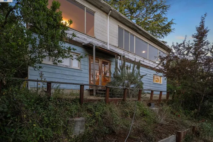 5915 Rincon Drive, Oakland, California 94611