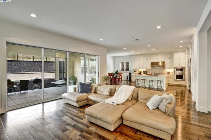 7179 Lembert Hills Dr, Dublin, California 94568