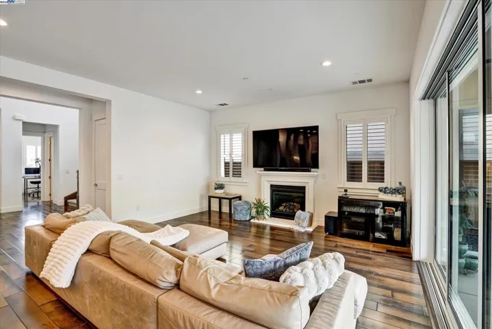 7179 Lembert Hills Dr, Dublin, California 94568