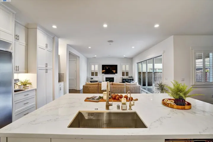7179 Lembert Hills Dr, Dublin, California 94568