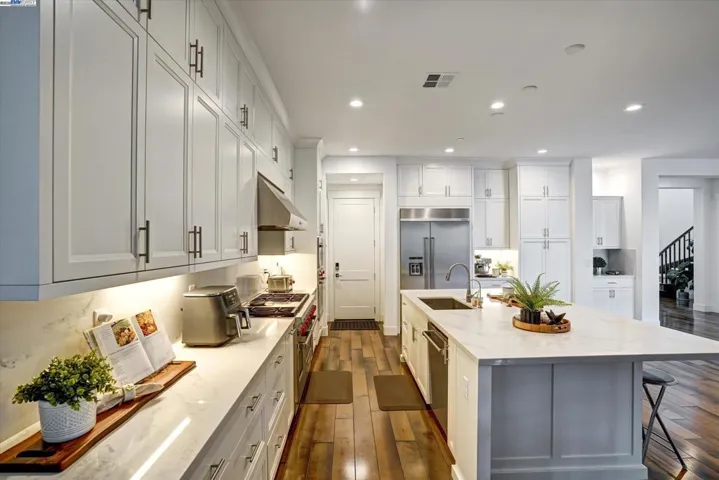 7179 Lembert Hills Dr, Dublin, California 94568