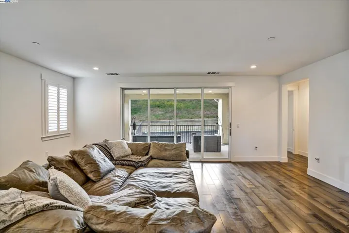 7179 Lembert Hills Dr, Dublin, California 94568
