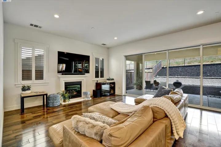 7179 Lembert Hills Dr, Dublin, California 94568