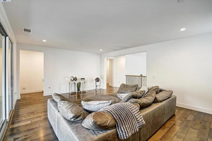 7179 Lembert Hills Dr, Dublin, California 94568