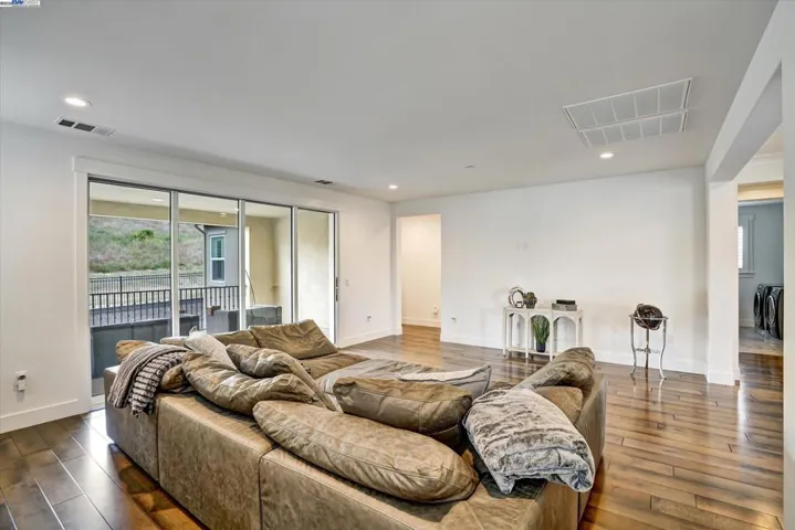 7179 Lembert Hills Dr, Dublin, California 94568