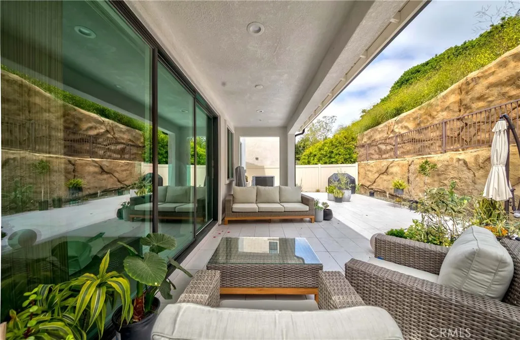 1613 Veridian Lane, San Pedro, California 90732 home-pic-8