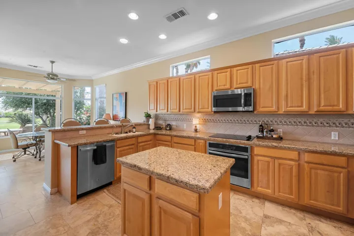 12_35694_Inverness_Ave12_mls