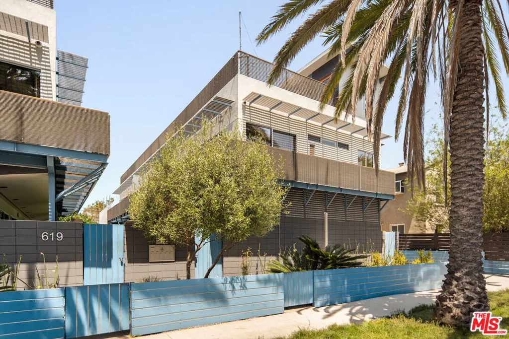 621 San Juan Avenue B, Venice, California 90291 home-pic-0