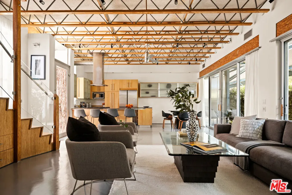 621 San Juan Avenue B, Venice, California 90291 home-pic-4