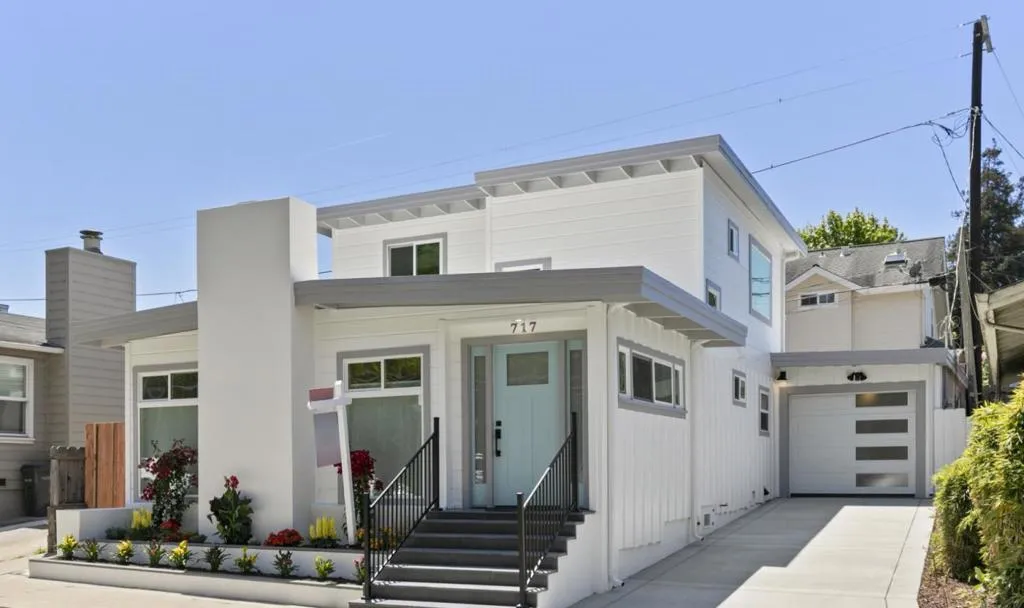 717 Bay Avenue, Capitola, California 95010 home-pic-0