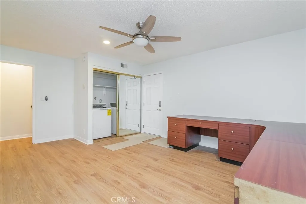 5711 Owensmouth Avenue 116, Woodland Hills, California 91367 home-pic-10