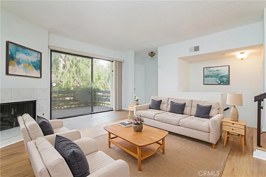 5711 Owensmouth Avenue 116, Woodland Hills, California 91367 home-pic-3