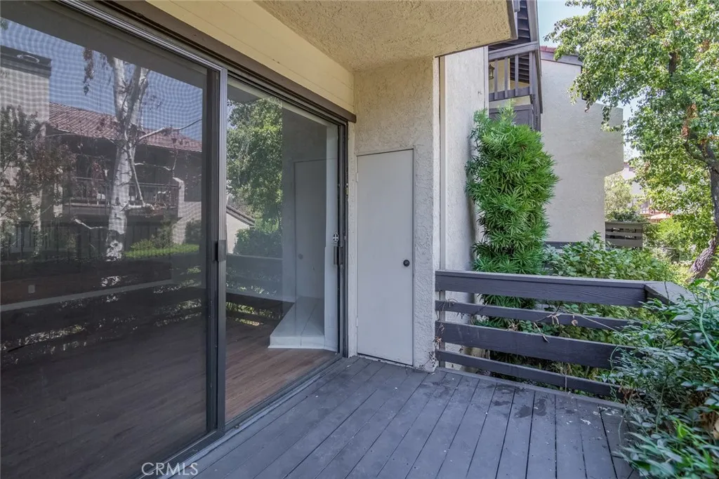 5711 Owensmouth Avenue 116, Woodland Hills, California 91367 home-pic-28