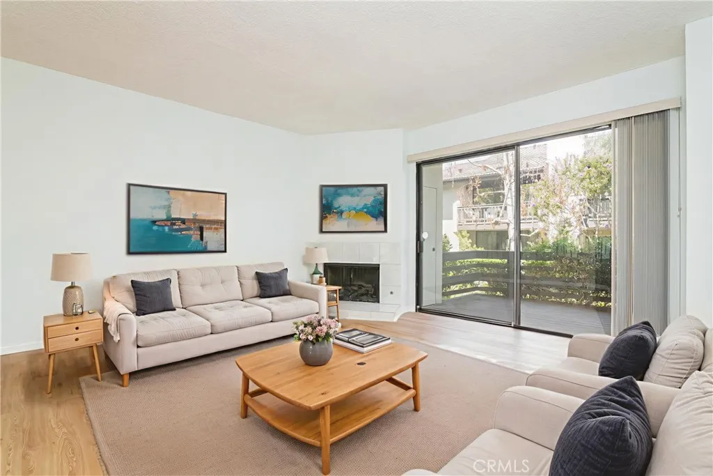 5711 Owensmouth Avenue 116, Woodland Hills, California 91367 home-pic-4