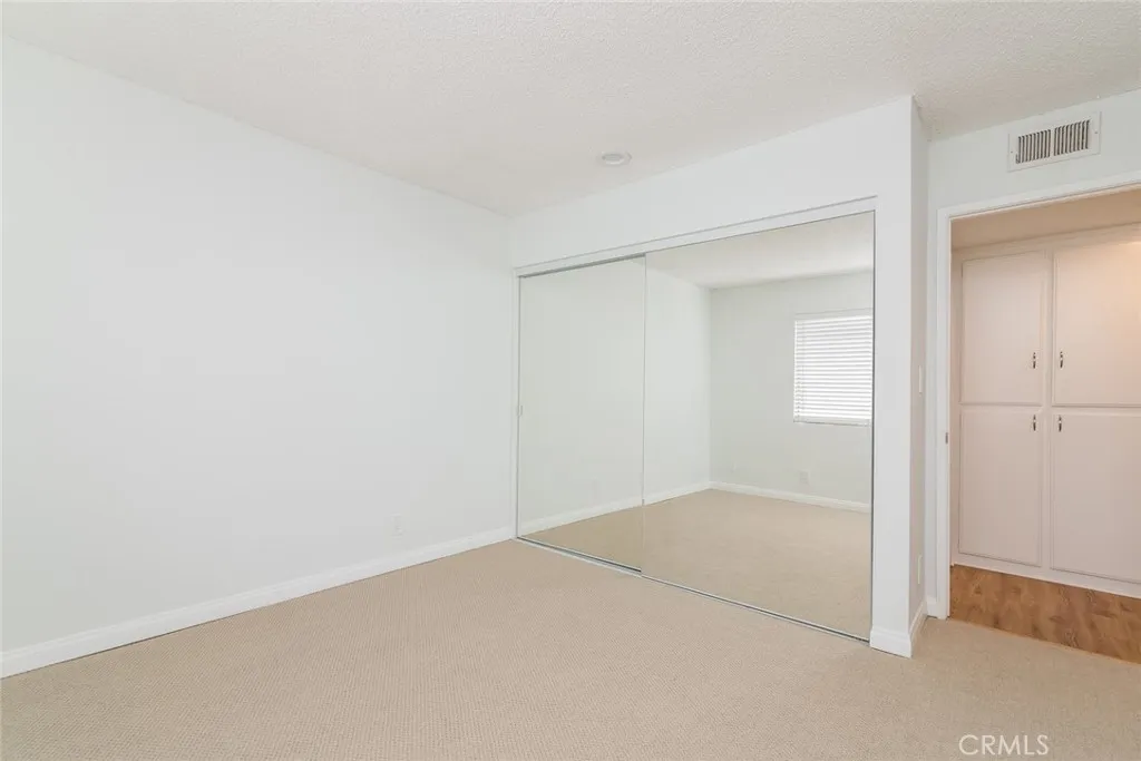 5711 Owensmouth Avenue 116, Woodland Hills, California 91367 home-pic-23