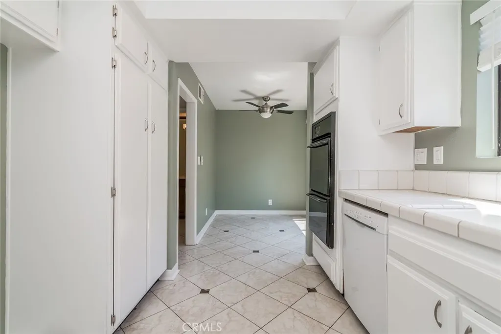 5711 Owensmouth Avenue 116, Woodland Hills, California 91367 home-pic-6
