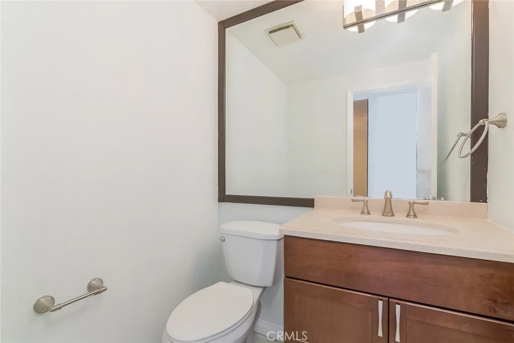 5711 Owensmouth Avenue 116, Woodland Hills, California 91367 home-pic-12