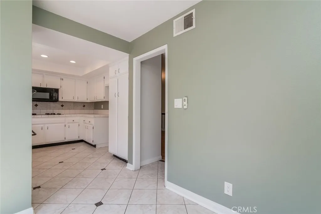 5711 Owensmouth Avenue 116, Woodland Hills, California 91367 home-pic-8