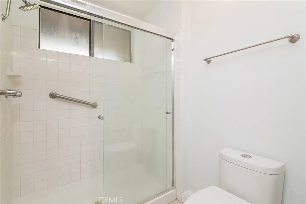 5711 Owensmouth Avenue 116, Woodland Hills, California 91367 home-pic-18