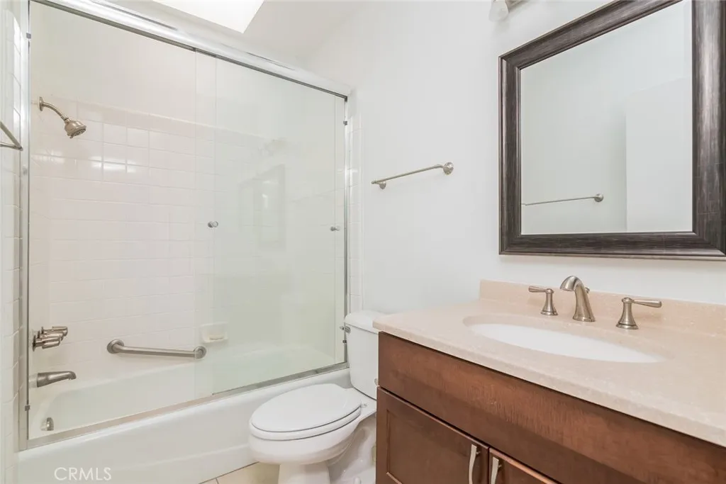 5711 Owensmouth Avenue 116, Woodland Hills, California 91367 home-pic-26