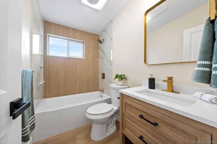 11011 Meadow Terrace Dr, Santee, California 92071