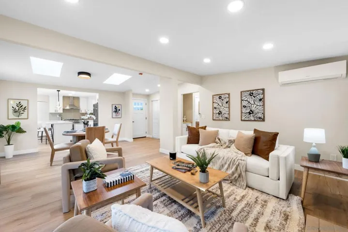 11011 Meadow Terrace Dr, Santee, California 92071