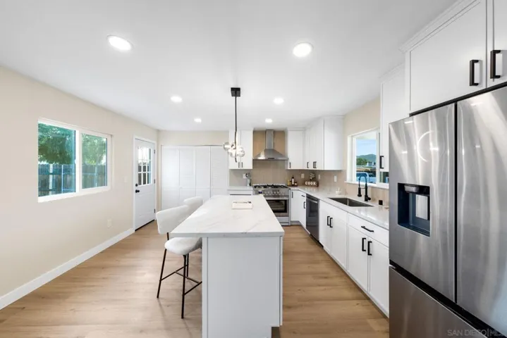 11011 Meadow Terrace Dr, Santee, California 92071