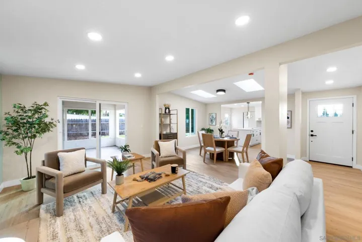 11011 Meadow Terrace Dr, Santee, California 92071