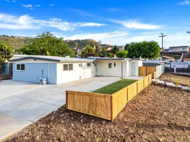 11011 Meadow Terrace Dr, Santee, California 92071
