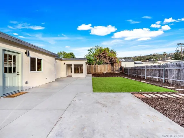 11011 Meadow Terrace Dr, Santee, California 92071