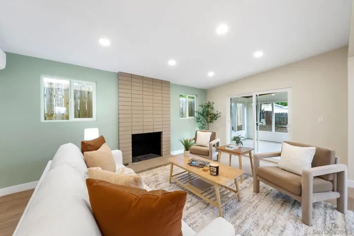11011 Meadow Terrace Dr, Santee, California 92071