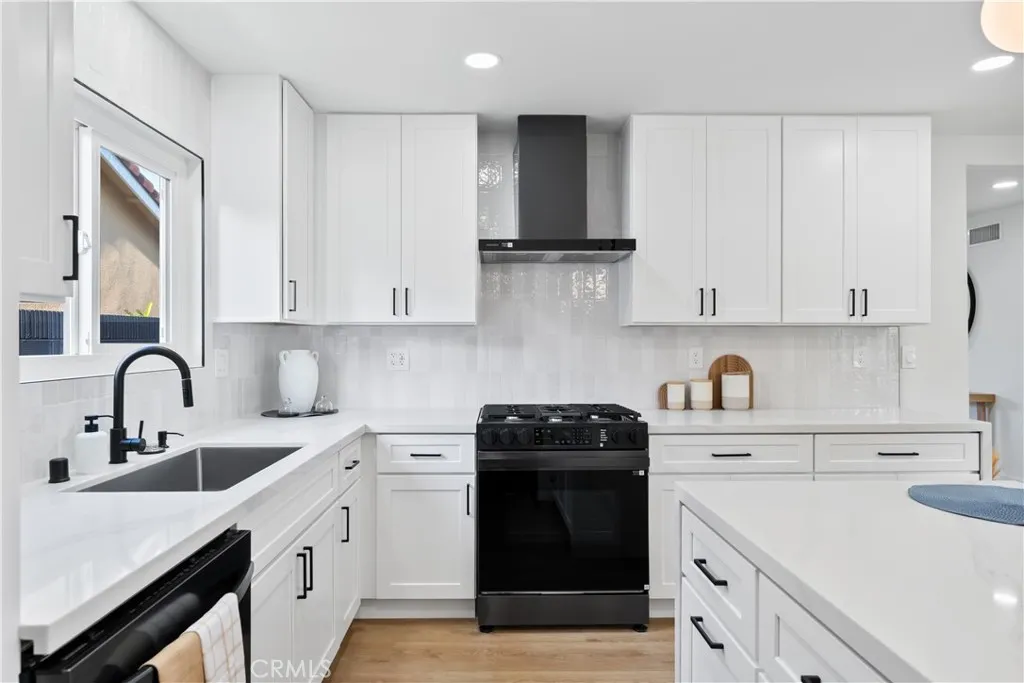 2514 S Rita Way, Santa Ana, California 92704 home-pic-11