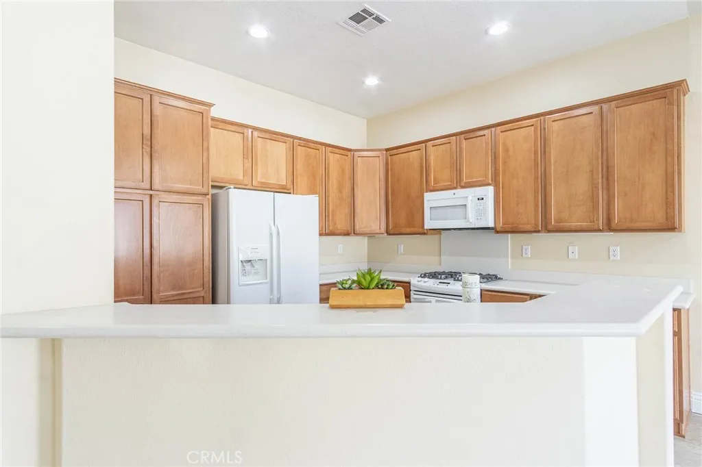 19478 Big Horn Street, Apple Valley, California 92308 home-pic-8