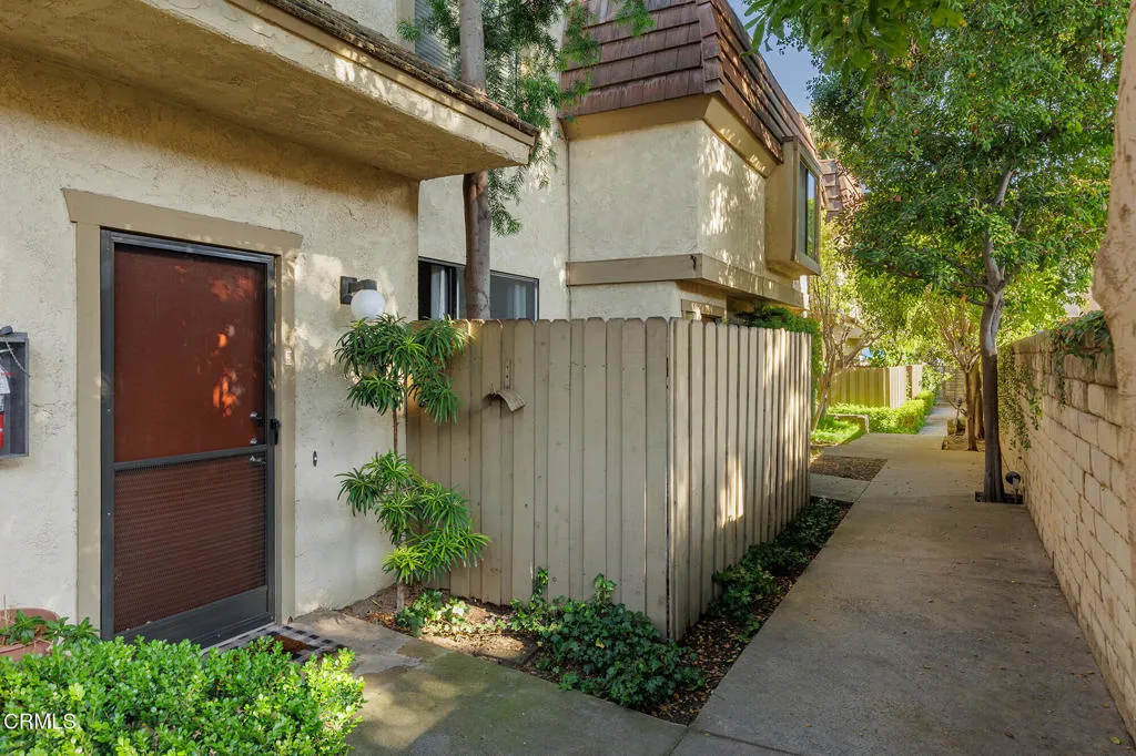 103 E Sierra Madre Boulevard Unit E, Sierra Madre, California 91024, 2 Bedrooms Bedrooms, ,3 BathroomsBathrooms,Residential,For Sale,Sierra Madre,P1-22256
