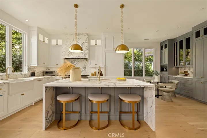 864 S Gretna Green Way, Los Angeles, California 90049